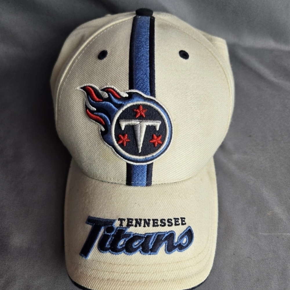 Vintage Tennessee Titans NFL Twins Enterprise Strapback Hat Cream Blue Embroider